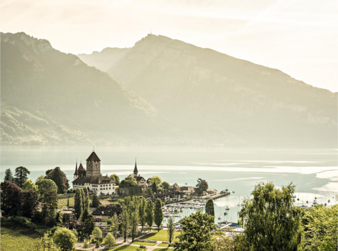 0020_ST_Schoene Aussichten Touristik_Schloss-Spiez-Lake-Thun_29787